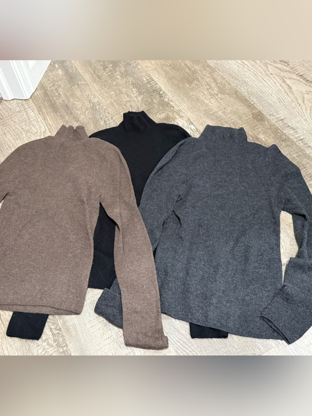 Quince 100% CASHMERE tissue turtlenecks